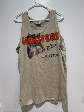 Hooters tank top